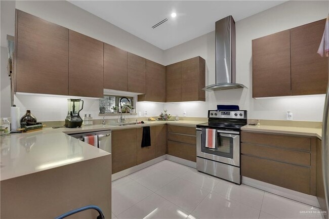 Building Photo - 28 Sycamore Ave