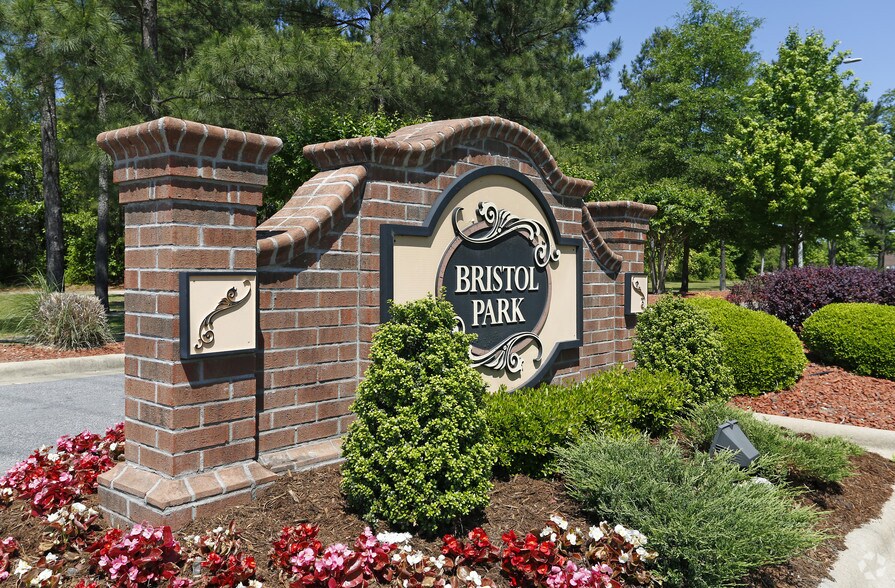 Bristol Park 1141 Glen Iris Dr Fayetteville NC 28314 Apartment Finder