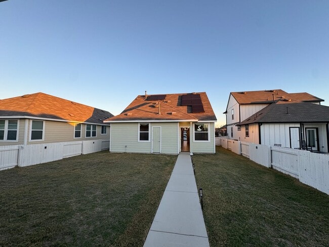 Building Photo - Bright & Spacious 3 Bedroom Home with Garage in Kyle