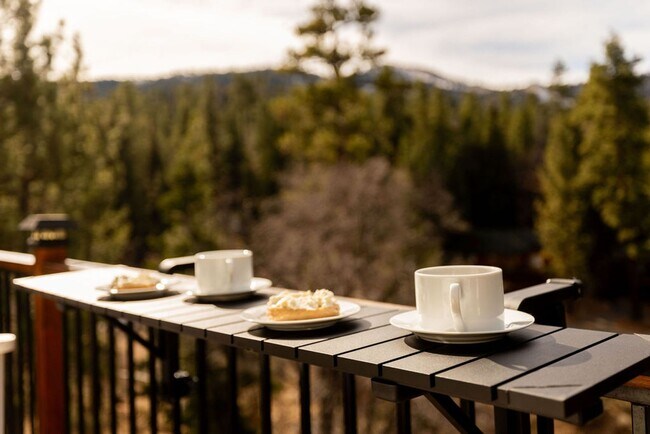 Building Photo - Stunning 4-Bedroom Home with Amazing Views, EV Charger & Solar in Big Bear!