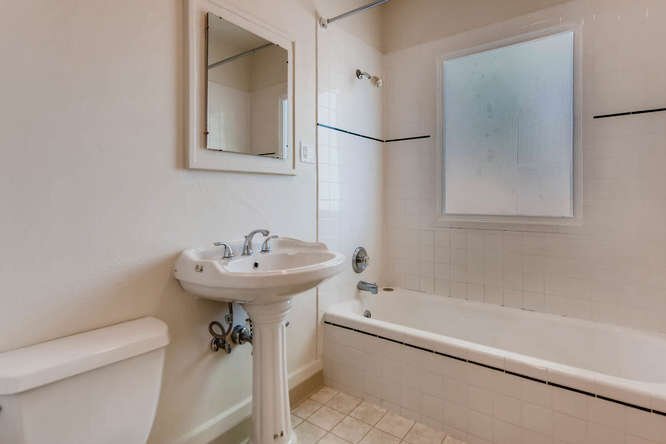 Building Photo - 5134 SE Hawthorne Blvd