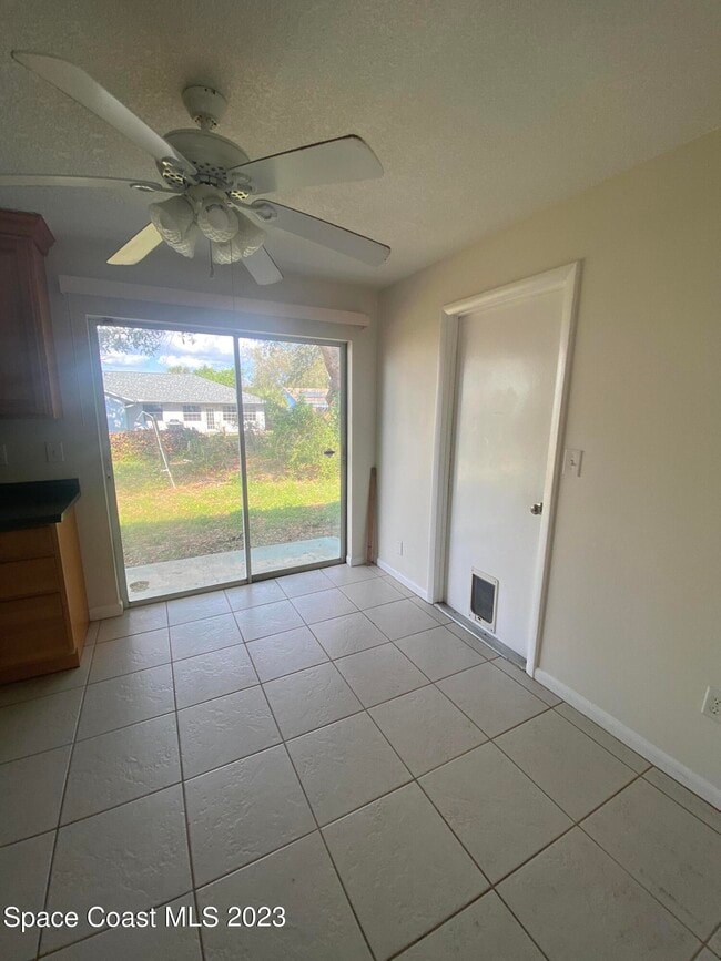 Building Photo - 1642 Pine Hill Dr