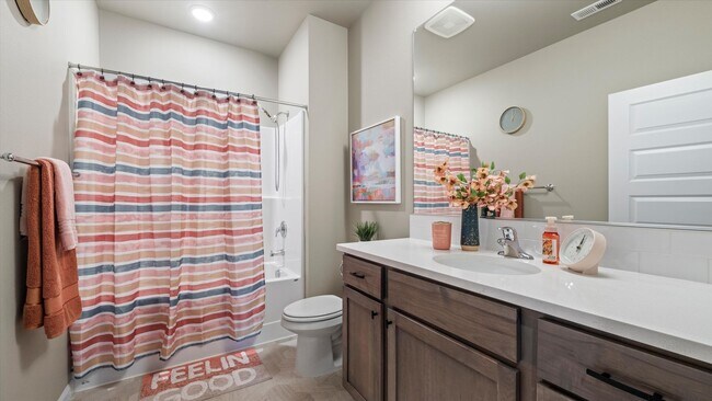 Building Photo - Move-In Ready West Richland Rental – 3-Car Garage, Fenced Yard, Hot Tub Included