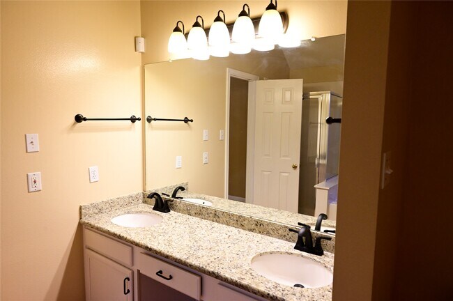 Building Photo - 4530 Topaz Trail Dr