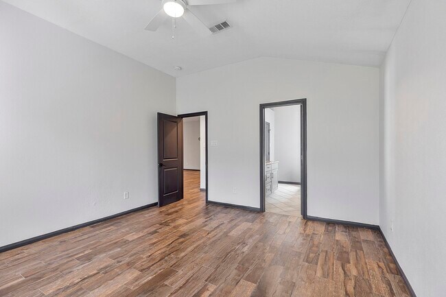 Building Photo - 20815 Whitevine Way