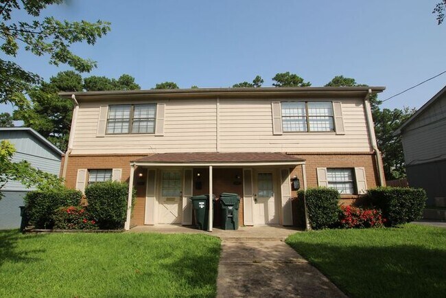 Building Photo - Beautiful 3 Bedroom, 2.5 Bath Townhome in Tyler – Available!