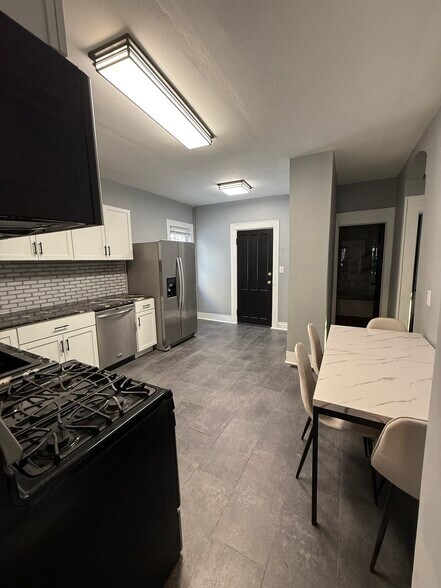 Building Photo - 1322 Madison St