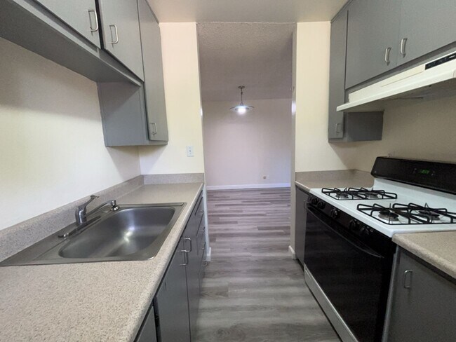 Primary Photo - 2 bedroom 1 bath upstairs 4-Plex unit