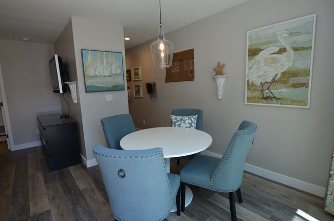 Building Photo - Charming Studio Guest house: Furnished Vacation Rental