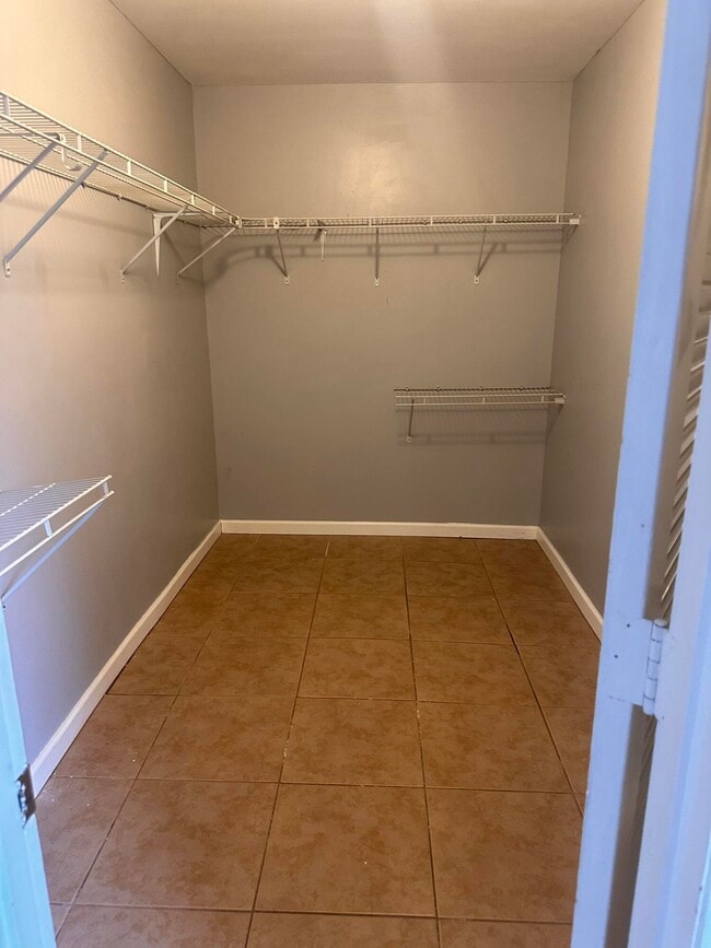 Building Photo - 2733 NE 1st Terrace