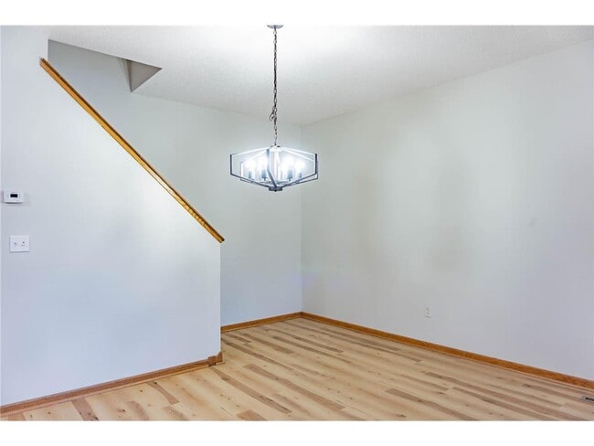 Building Photo - 1122 Crystal Pl W