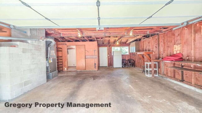 Building Photo - Edmonds Rambler – Prime Location & large back yard!