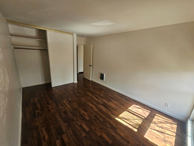 Building Photo - Cozy 2 Bedroom Condo Looking Near Piedmont...