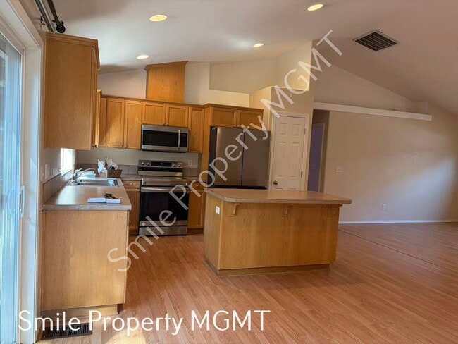 Building Photo - 963 Rodan Ave SE