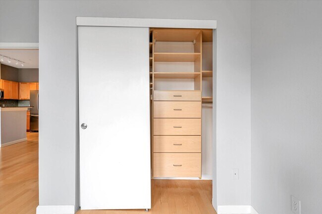 Building Photo - Prime Location Condo in Noe Valley - Please Contact for Showing Availability!