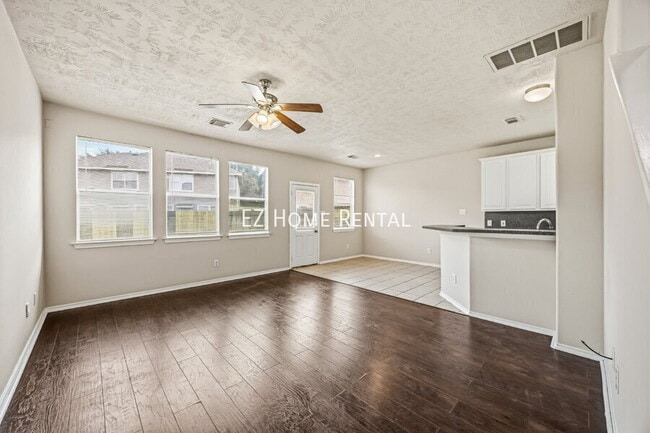 Building Photo - 14322 Mooreview Ln