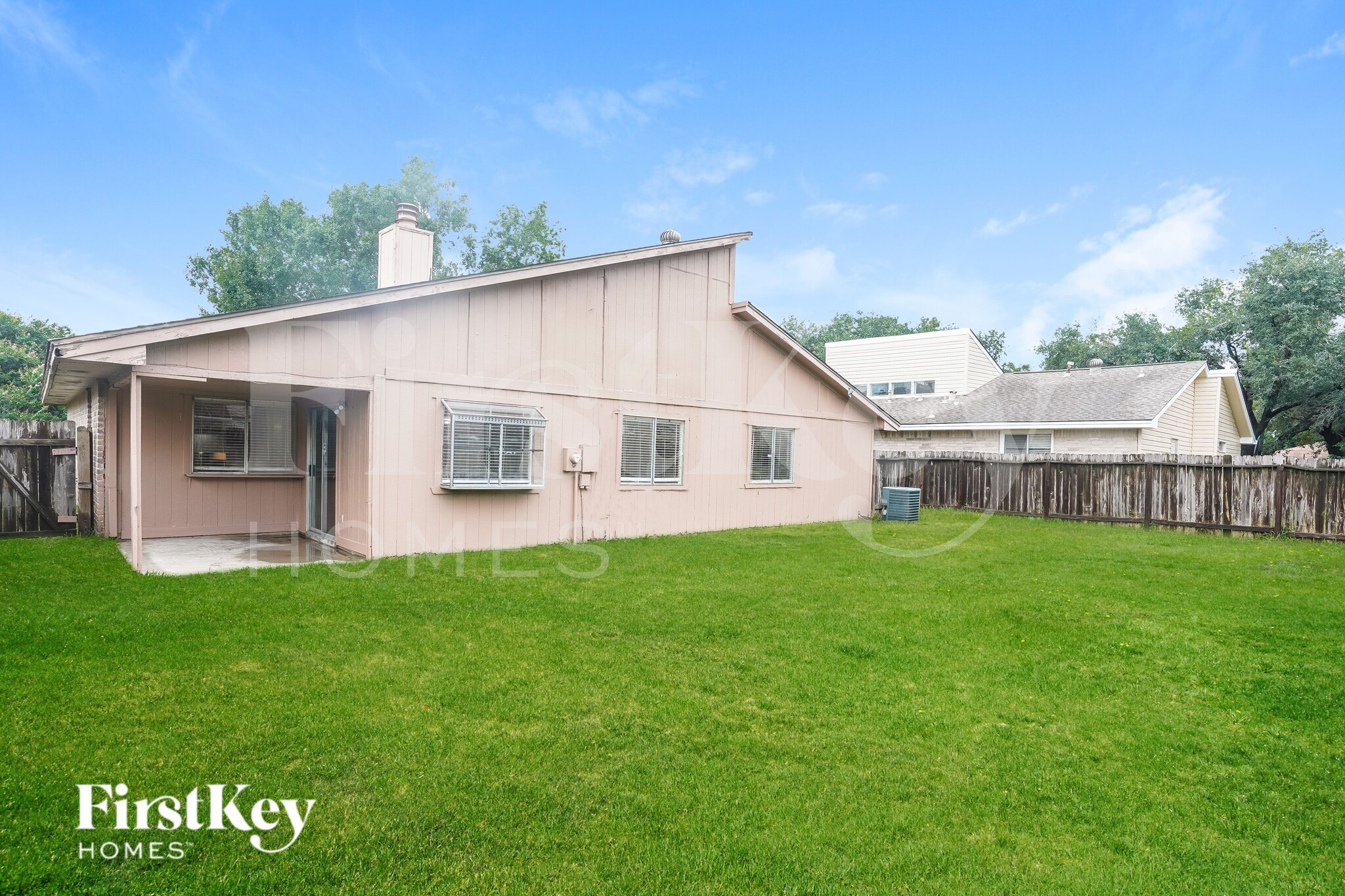 Building Photo - 6918 Skyline Park Dr