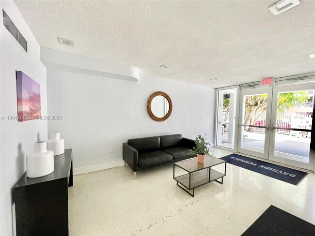 Building Photo - 1670 Bay Rd