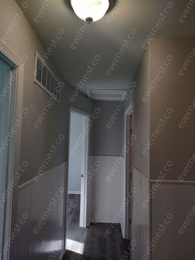 Building Photo - Charming 3-Bedroom Home with Fenced Yard a...