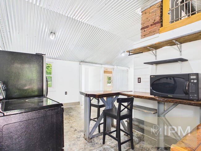 Building Photo - 2451 Log Cabin Rd