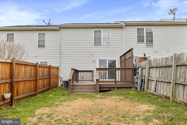 Building Photo - 302 Freeton Ct