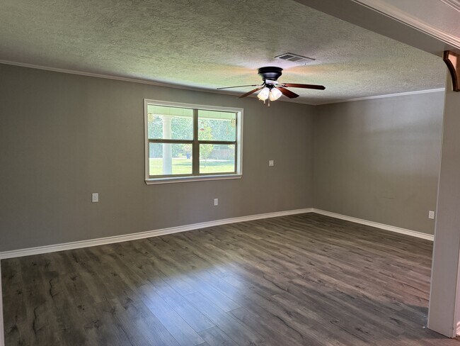 Building Photo - 165 Dogwood Ln