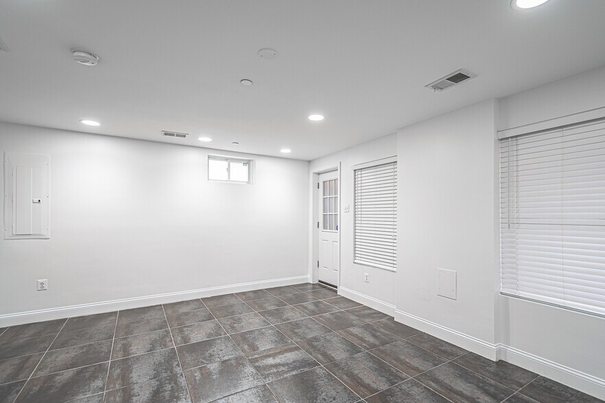 Building Photo - 1203 Delafield Pl NW