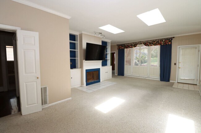 Building Photo - Charming 3 Bedroom, 2 Bath Brick Bungalow ...