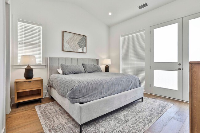 Building Photo - Fully Furnished Trilith Townhome with Larg...