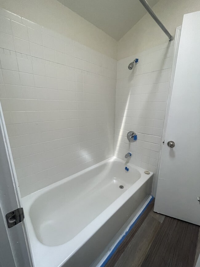 Building Photo - 851 Montera Rd