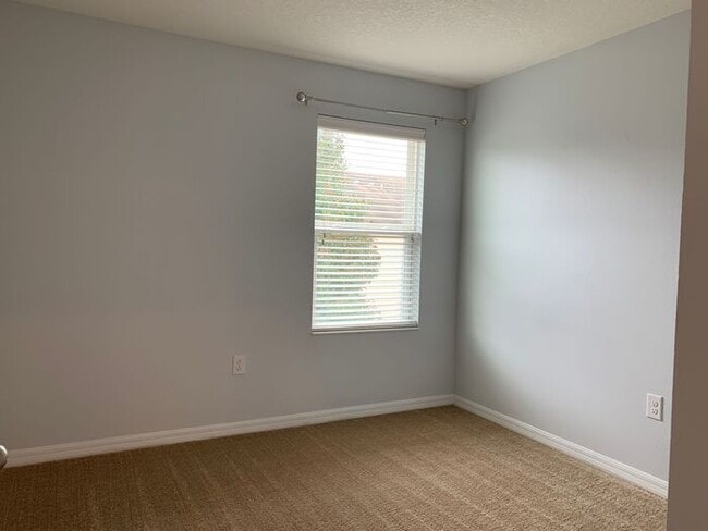 Building Photo - 4 Bedroom Gated Community Compass Bay