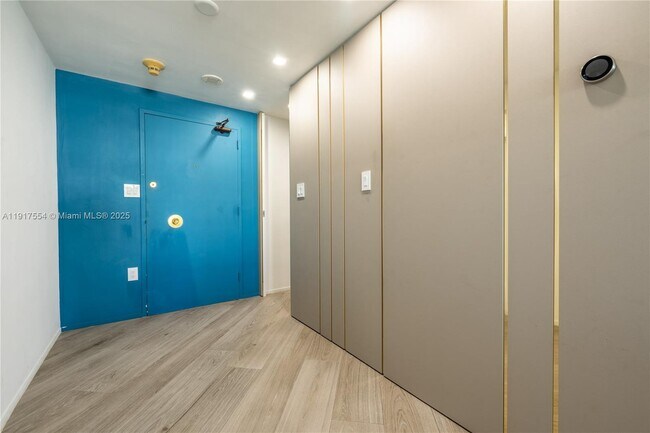 Building Photo - 5255 Collins Ave