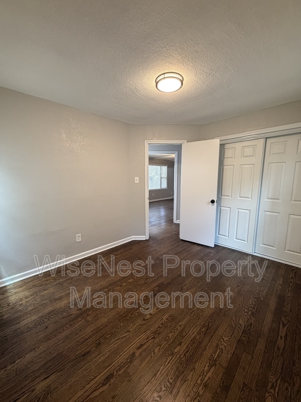 Building Photo - 2725 N 47th Terrace