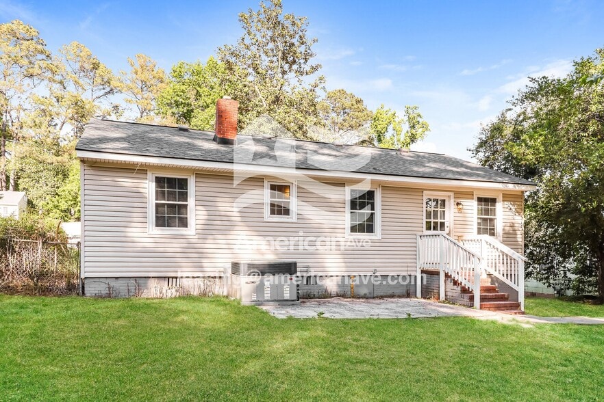 Building Photo - 661 Lorraine Dr