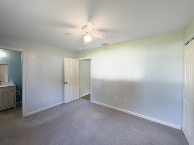 Building Photo - 3 Bed | 2 Bath | 1,200 Sq Ft Single-Family Home  RENT NOW WITH ZERO DEPOSIT on a 12-month lease!