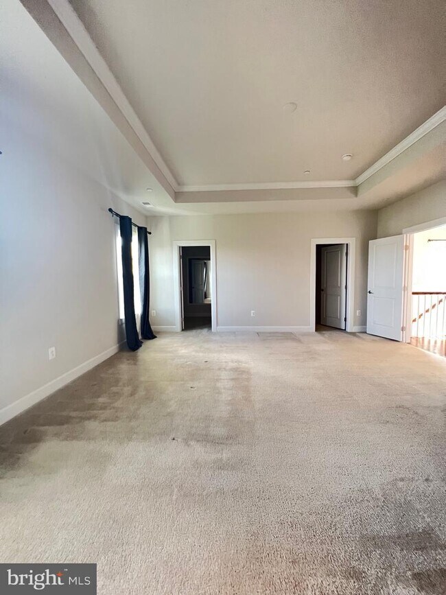 Building Photo - 8227 S Maple Lawn Blvd