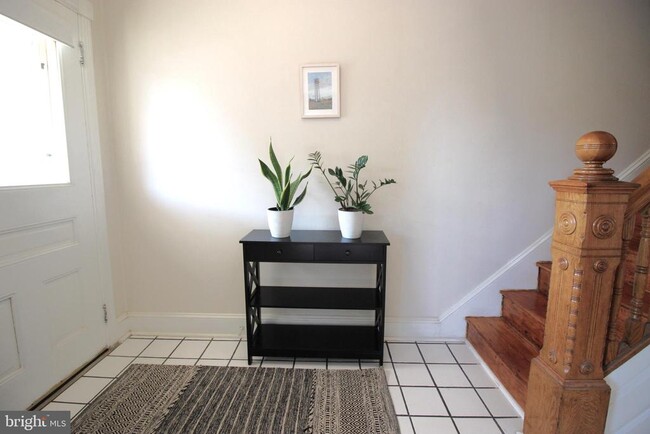 Building Photo - 141 W Mulberry St