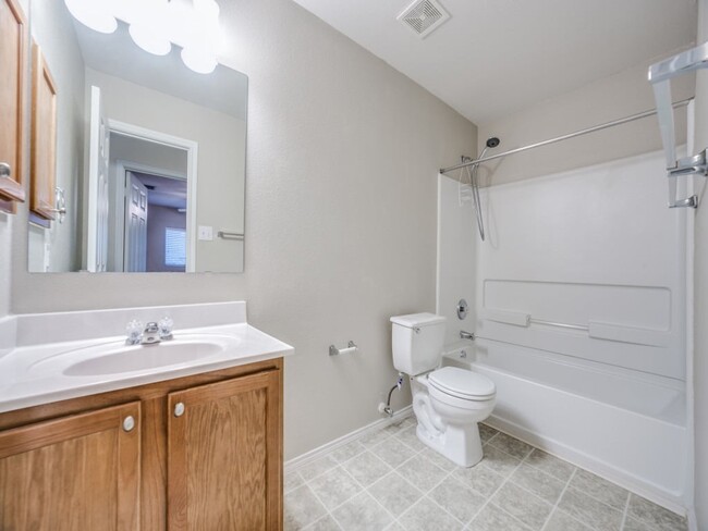 Building Photo - 216 Weeping Willow