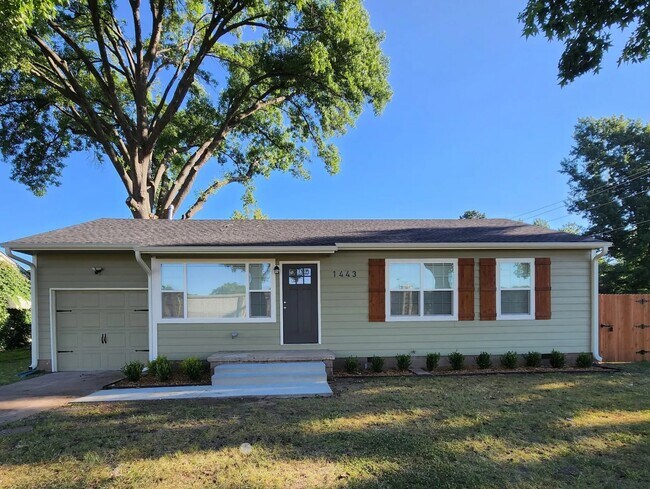 Primary Photo - 1443 E 50th Pl