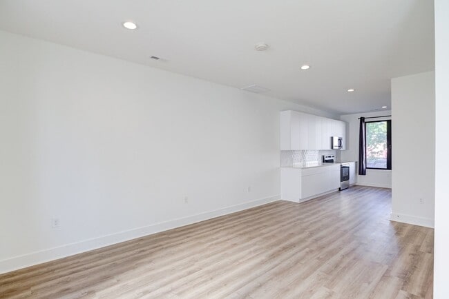 Building Photo - Luxury 3 Bed Townhome in Durham RTP