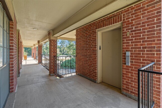 Building Photo - 200 Panorama Dr