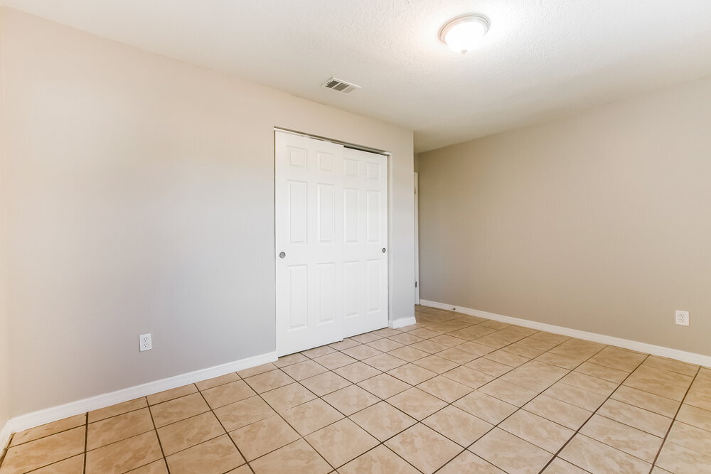 Building Photo - 829 W Birchwood Cir