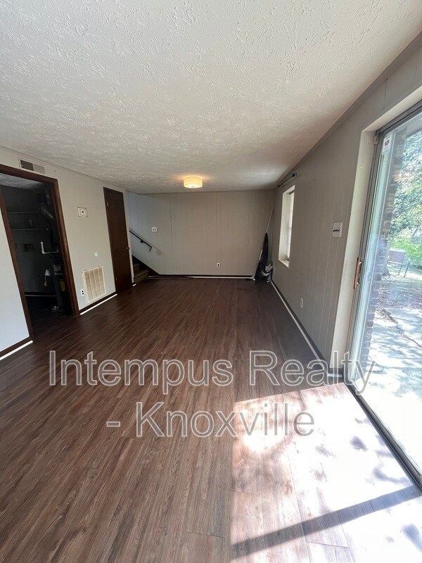 Building Photo - 8738 Gleason Dr