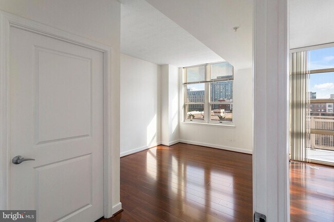 Building Photo - 157 Fleet St