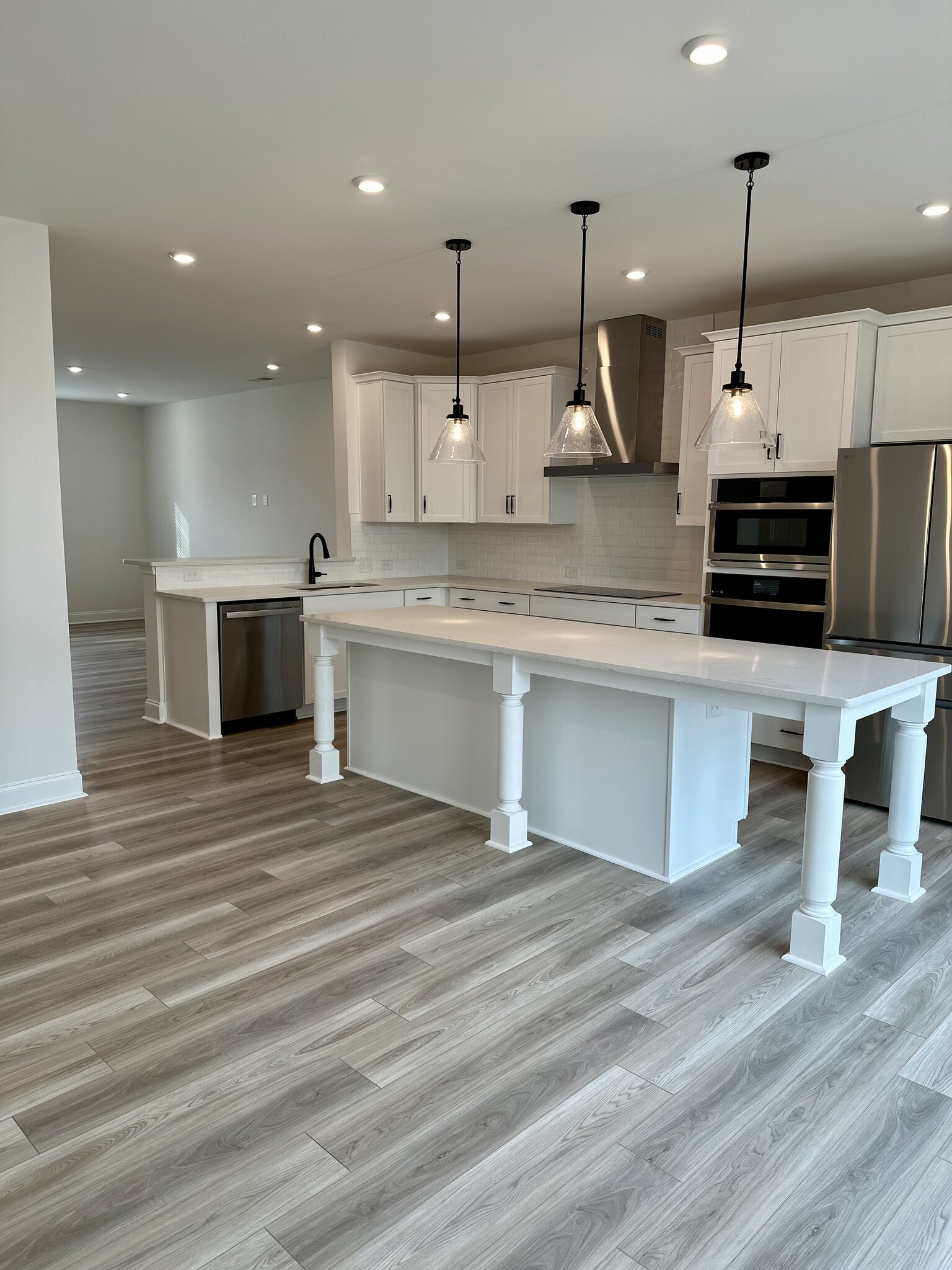 Kitchen - 3232 Drift St