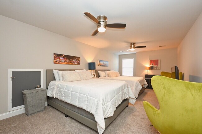 Building Photo - Resort Living at its finest in Foxland Harbor, Gallatin's premier golf and lake community!