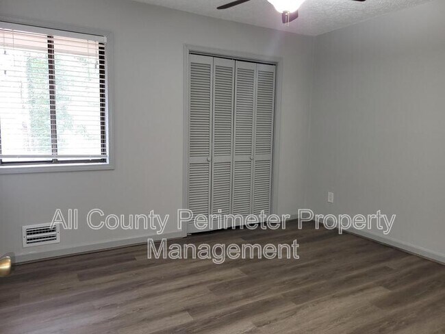 Building Photo - 2571 Rocky Springs Dr NE