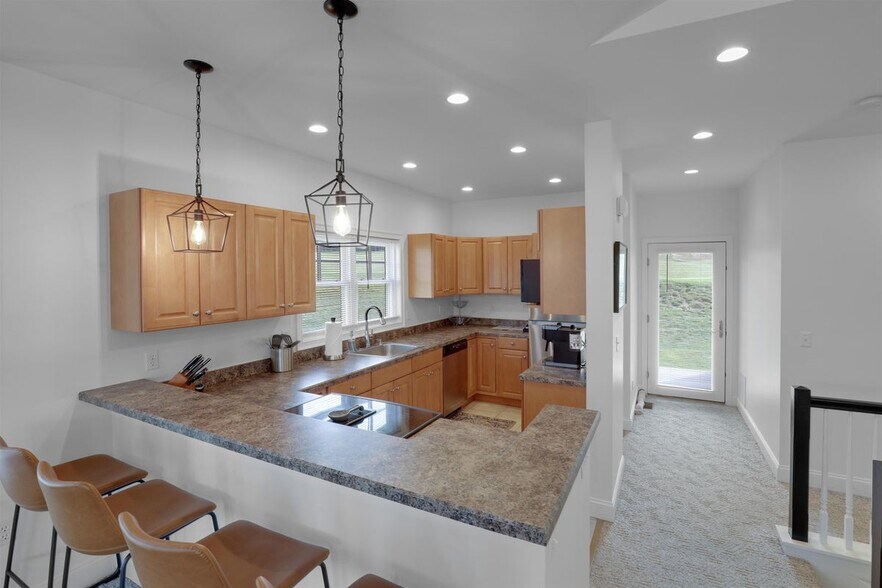 Building Photo - 13 Greenscapes, 9