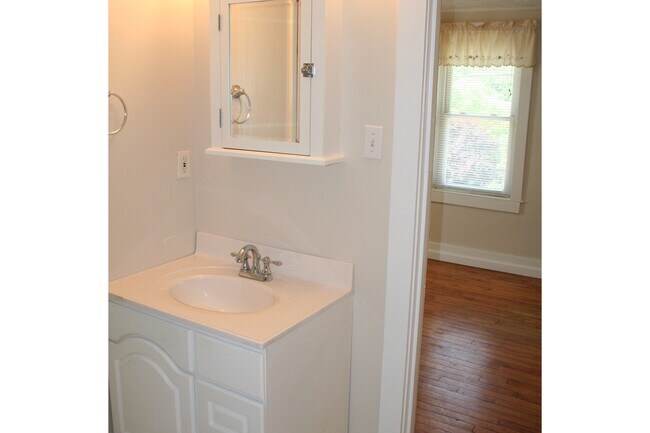 Bath - 152 Edgewood Rd