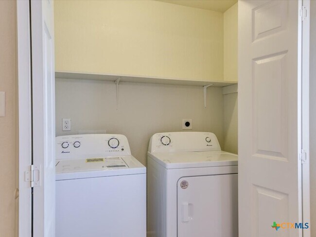 Building Photo - 3805 El Paso Dr